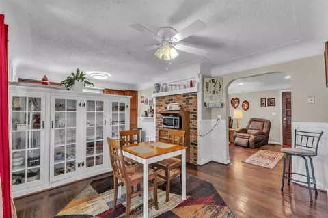 Dining - 38136 Van Born, Wayne, MI 48184 photo 2 of 4