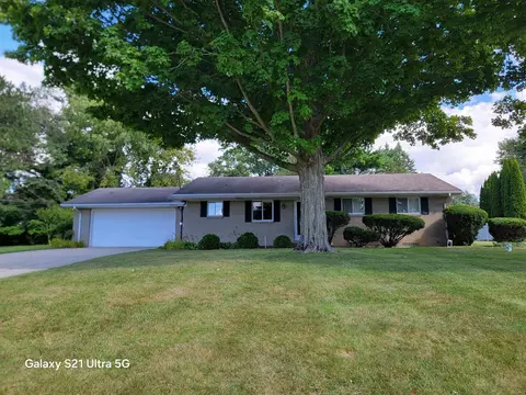 12804 Iroquois, Grand Ledge, MI 48837
