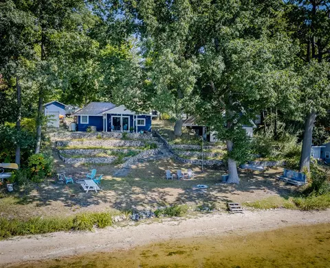 6645 S Lorne, Pentwater, MI 49449