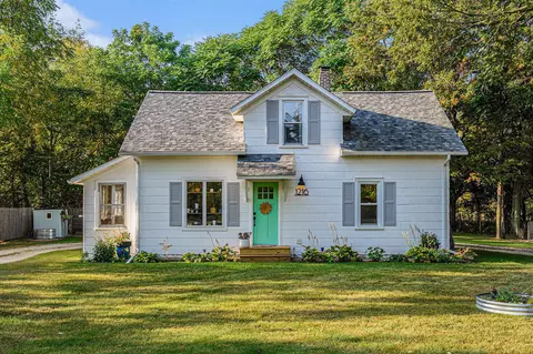 1216 Miller, Plainwell, MI 49080