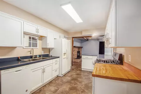 Kitchen - 6051 Riverside, Jackson, MI 49201 photo 1 of 1