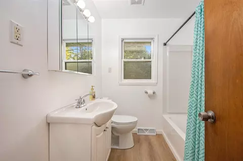 Bath - 6051 Riverside, Jackson, MI 49201 photo 2 of 3
