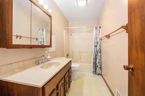 Bath - 6051 Riverside, Jackson, MI 49201 photo 3 of 3