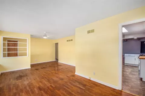 Living - 6051 Riverside, Jackson, MI 49201 photo 2 of 4