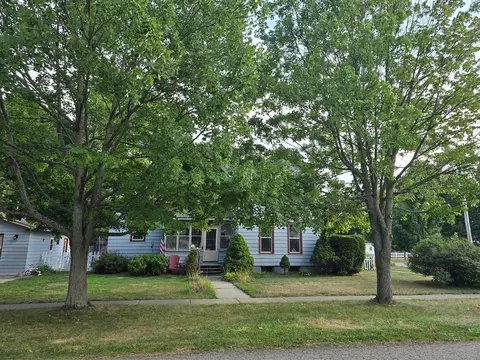Exterior - 304 Pine, Schoolcraft, MI 49087 photo 5 of 25