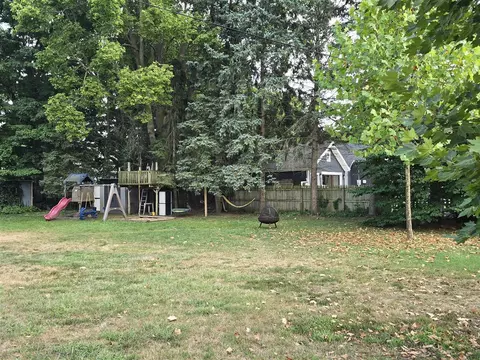 Exterior - 304 Pine, Schoolcraft, MI 49087 photo 14 of 25
