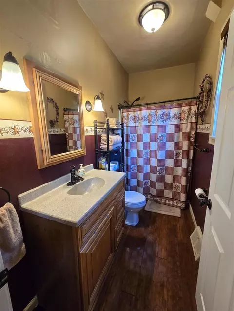 Bath - 304 Pine, Schoolcraft, MI 49087 photo 3 of 4
