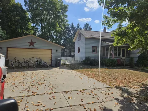 Exterior - 304 Pine, Schoolcraft, MI 49087 photo 6 of 25