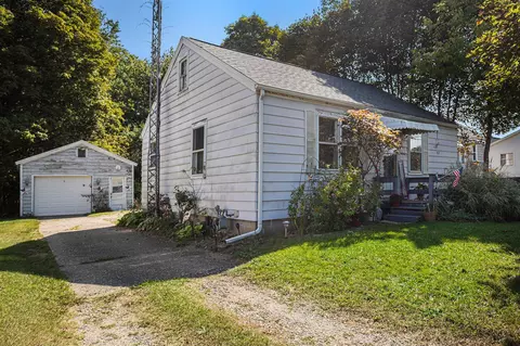 294 N 20th, Springfield, MI 49037 photo 2