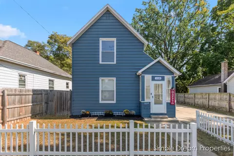 1528 Alpine, Grand Rapids, MI 49504
