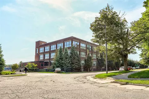 533 Columbia #152, Holland, MI 49423