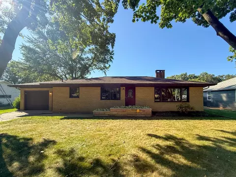 364 August, Benton Harbor, MI 49022