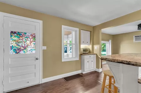 Entry Way - 313 Maple, Howell, MI 48843 photo 1 of 4