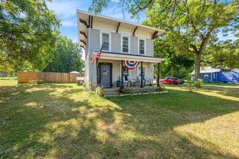 806 E 3rd, Lawton, MI 49065