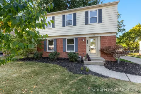 2245 Ridgewood, Grand Rapids, MI 49546