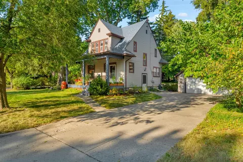 1550 Cedar Bnd, Ann Arbor, MI 48105