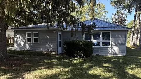 314 Riverside, Watervliet, MI 49098