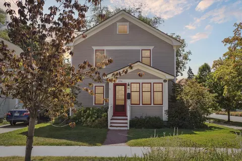 230 W 11th, Holland, MI 49423