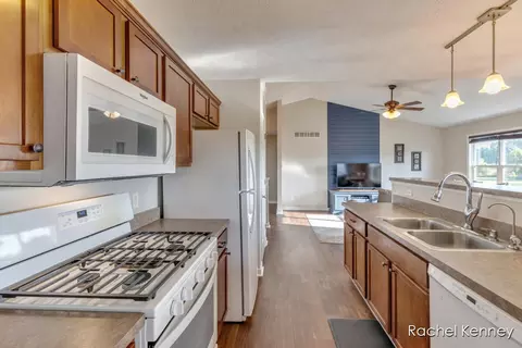 Kitchen - 6101 Greenbriar, Lowell, MI 49331 photo 1 of 5