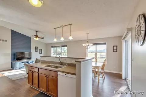 Kitchen - 6101 Greenbriar, Lowell, MI 49331 photo 5 of 5