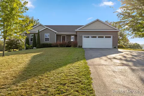 6101 Greenbriar, Lowell, MI 49331