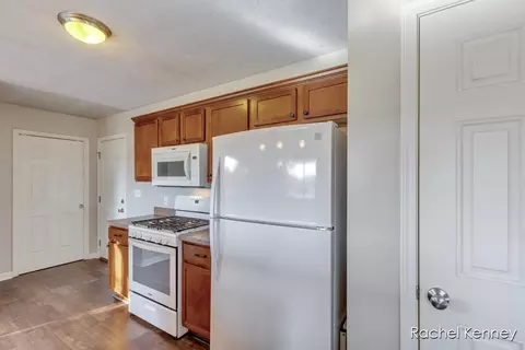 Kitchen - 6101 Greenbriar, Lowell, MI 49331 photo 4 of 5