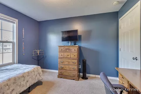 Bedroom - 6101 Greenbriar, Lowell, MI 49331 photo 8 of 9