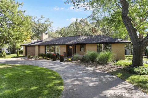 1056 South Shr, Holland, MI 49423