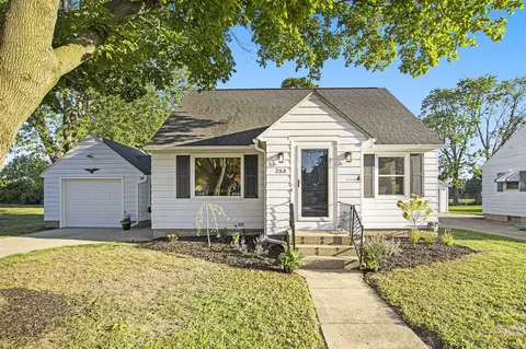 253 W 28th, Holland, MI 49423