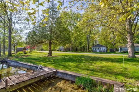 5964 122nd, Fennville, MI 49408