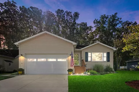 607 E Clay, New Buffalo, MI 49117