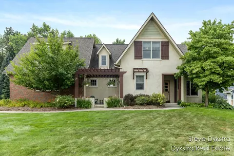 2479 Shears Xing, Grand Rapids, MI 49525