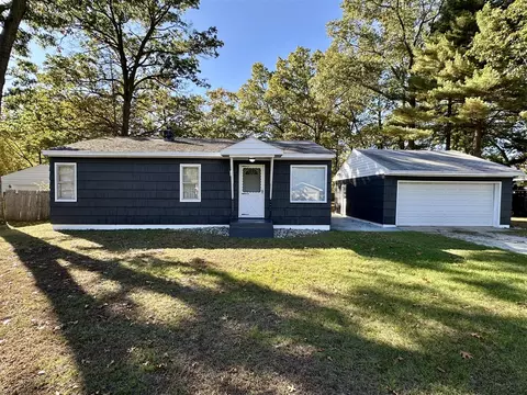 1135 Woodridge, Muskegon, MI 49442