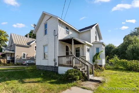 526 N Jackson, Ionia, MI 48846