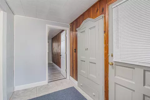 Entry Way - 3189 Comboni, Monroe, MI 48162 photo 2 of 2