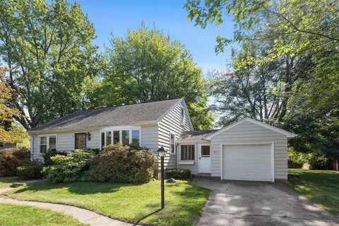 917 W Detroit, New Buffalo, MI 49117