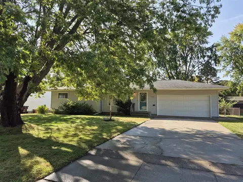 1733 Woodside, Norton Shores, MI 49441
