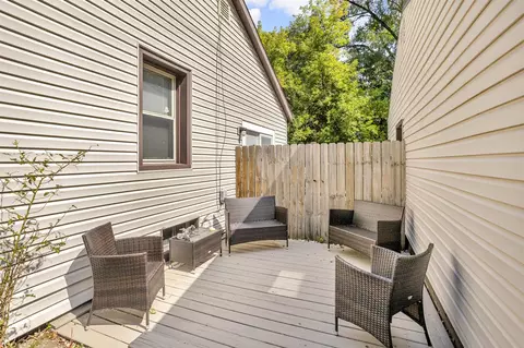 Exterior - 885 Bryant Ave, Jackson, MI 49202 photo 4 of 7