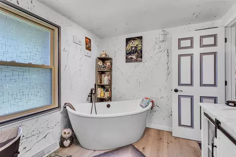 Bath - 885 Bryant Ave, Jackson, MI 49202 photo 3 of 3