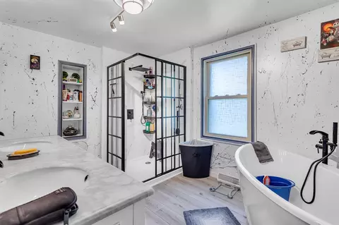 Bath - 885 Bryant Ave, Jackson, MI 49202 photo 2 of 3