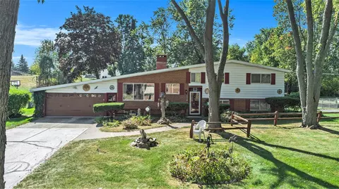 2452 Valleylane, Grand Blanc, MI 48439