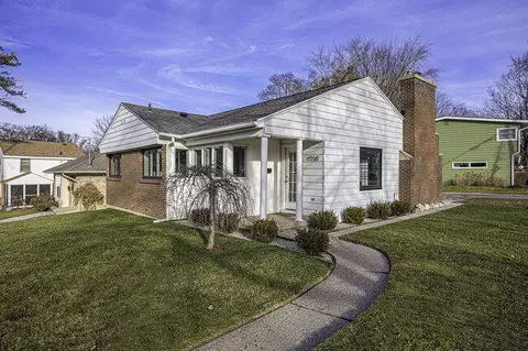 1558 Lake Grv, Grand Rapids, MI 49506
