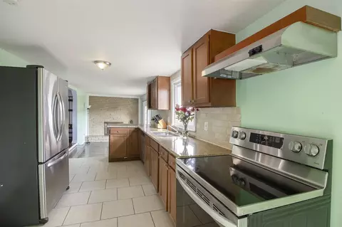 Kitchen - 3462 Pershing, Wayne, MI 48184 photo 2 of 2