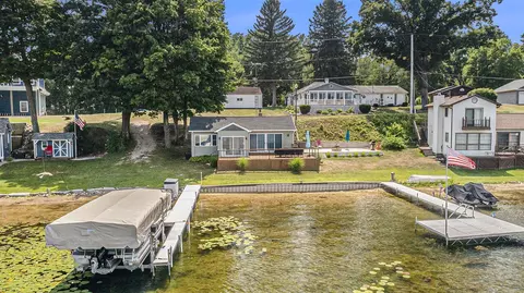 43834 Eagle Lk, Paw Paw, MI 49079