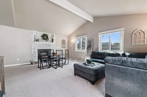 Living - 3964 Niagara, Wayne, MI 48184 photo 2 of 2