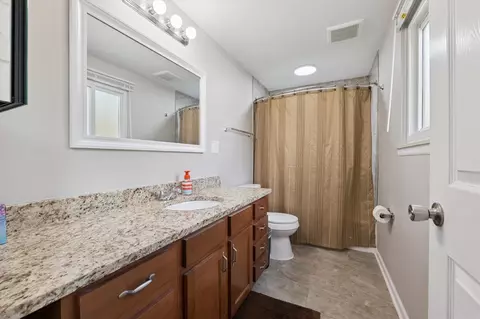 Bath - 3964 Niagara, Wayne, MI 48184 photo 2 of 3