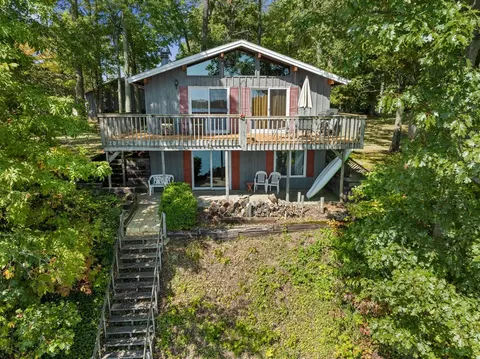 89465 Shorelane, Lawton, MI 49065