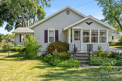 1500 Hillcrest, Grand Rapids, MI 49504