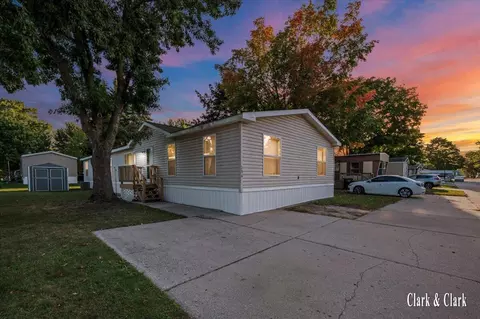 296 Kenlock, Grand Rapids, MI 49548