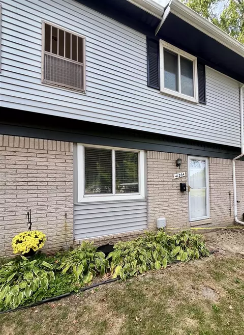41264 N Woodbury Grn, Belleville, MI 48111